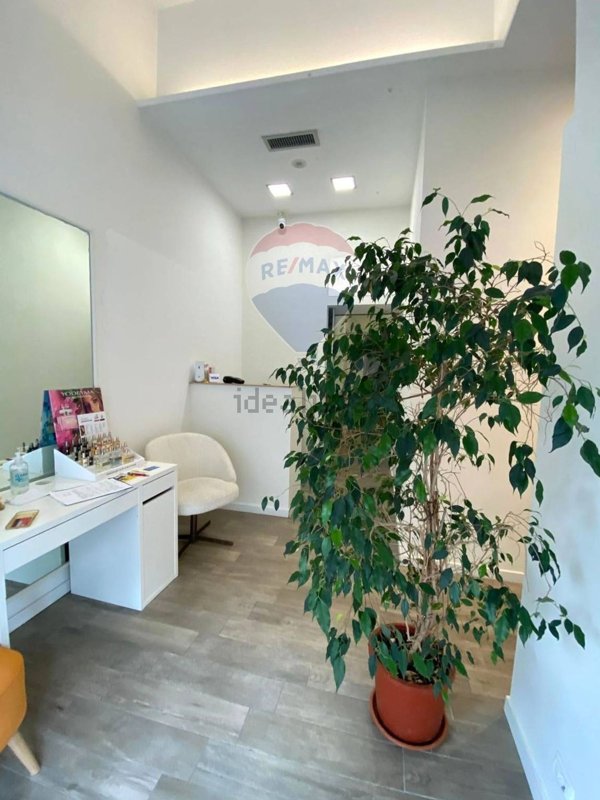 negozio in affitto a Milano in zona Isola