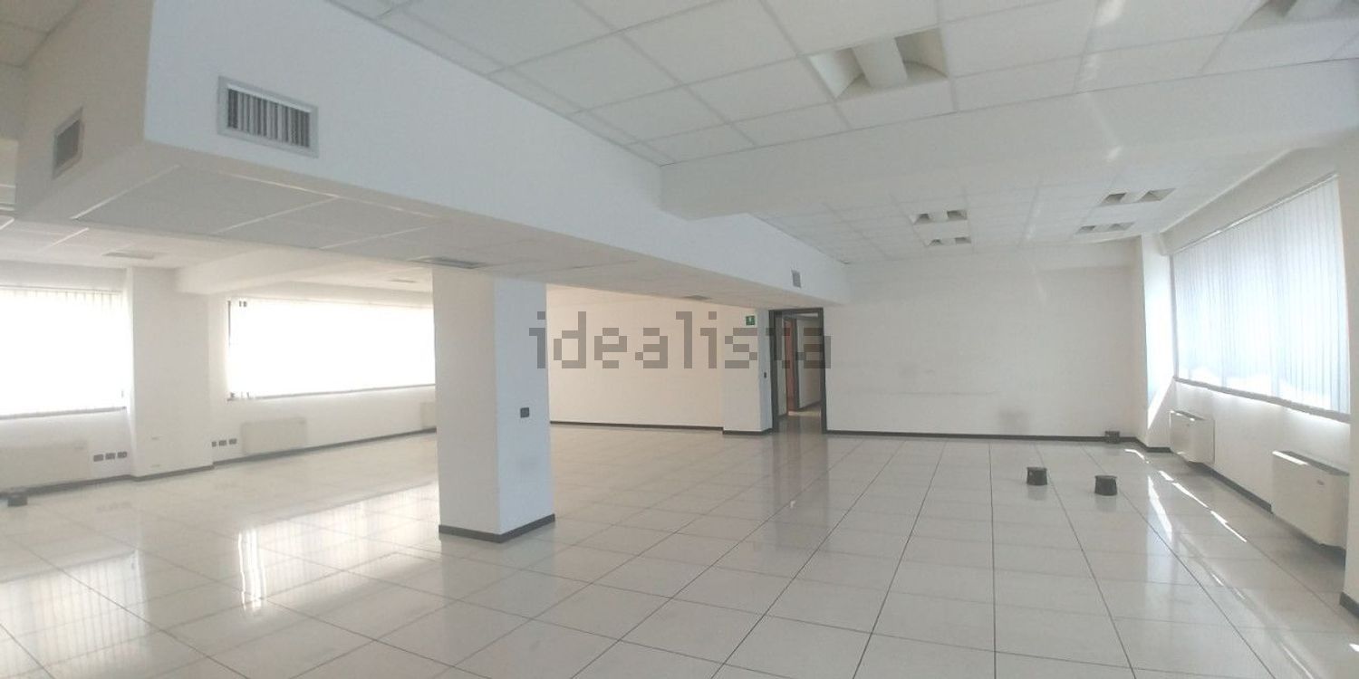 locale di sgombero in affitto a Milano in zona Gallaratese