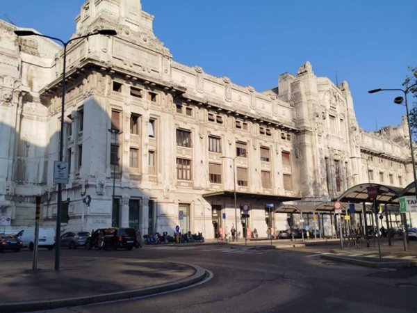 negozio in affitto a Milano in zona Centro Direzionale