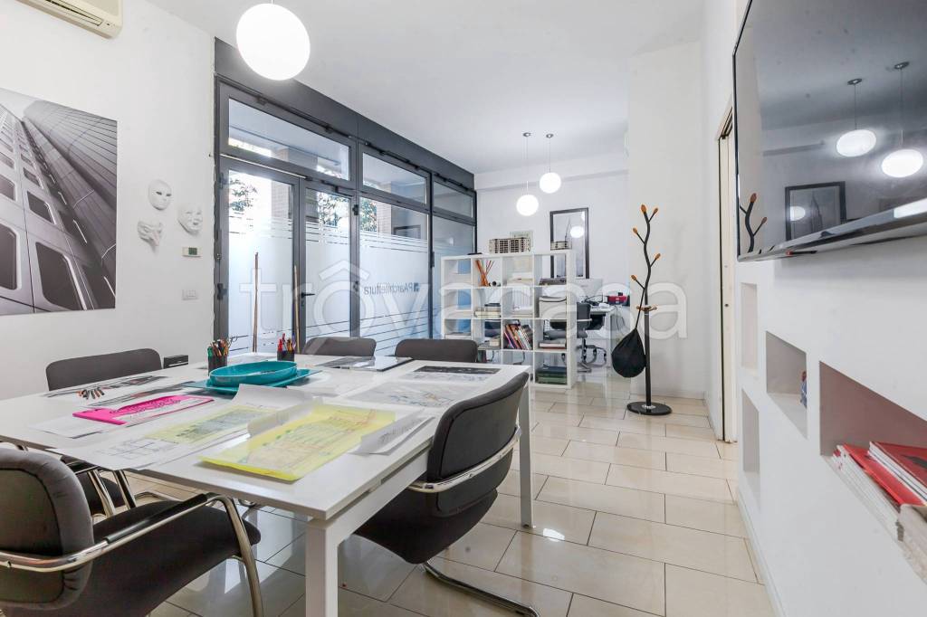 ufficio in affitto a Milano in zona Isola