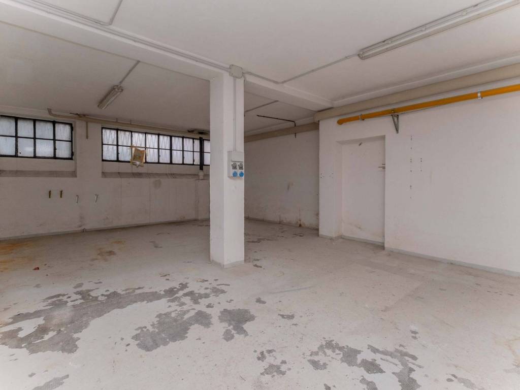 locale commerciale in affitto a Milano in zona Affori