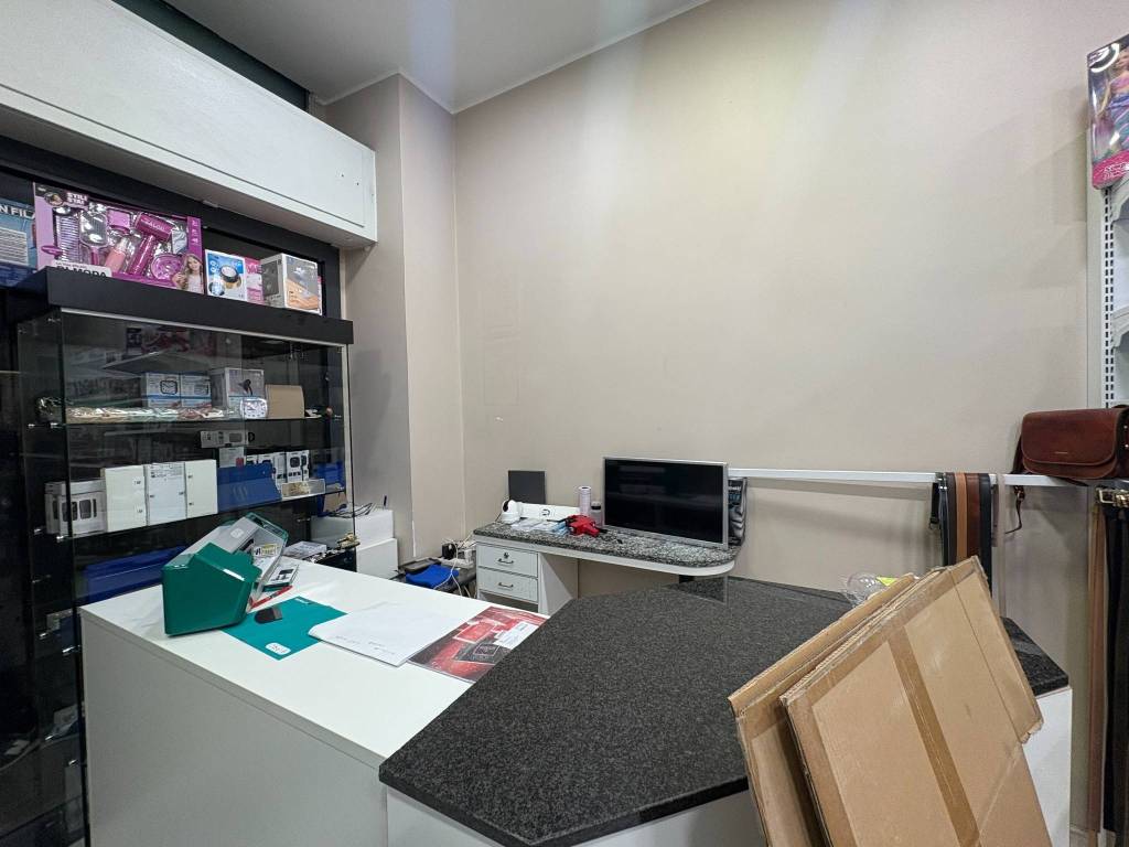 negozio in affitto a Milano