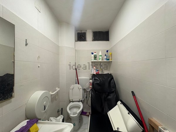 locale commerciale in affitto a Milano in zona Lorenteggio