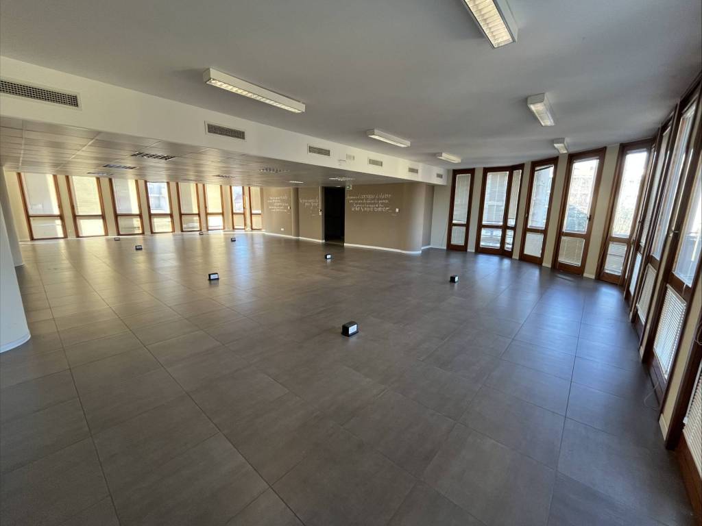 ufficio in affitto a Milano in zona Centro Direzionale