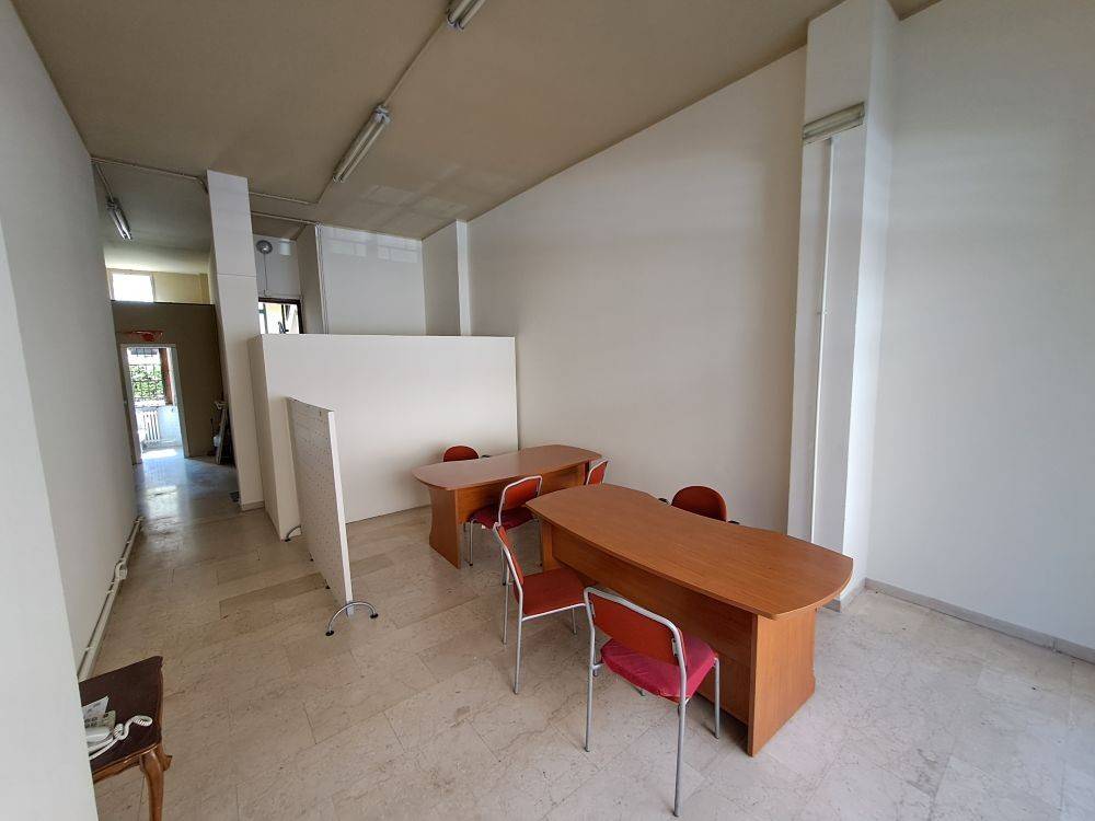 negozio in affitto a Milano in zona Adriano