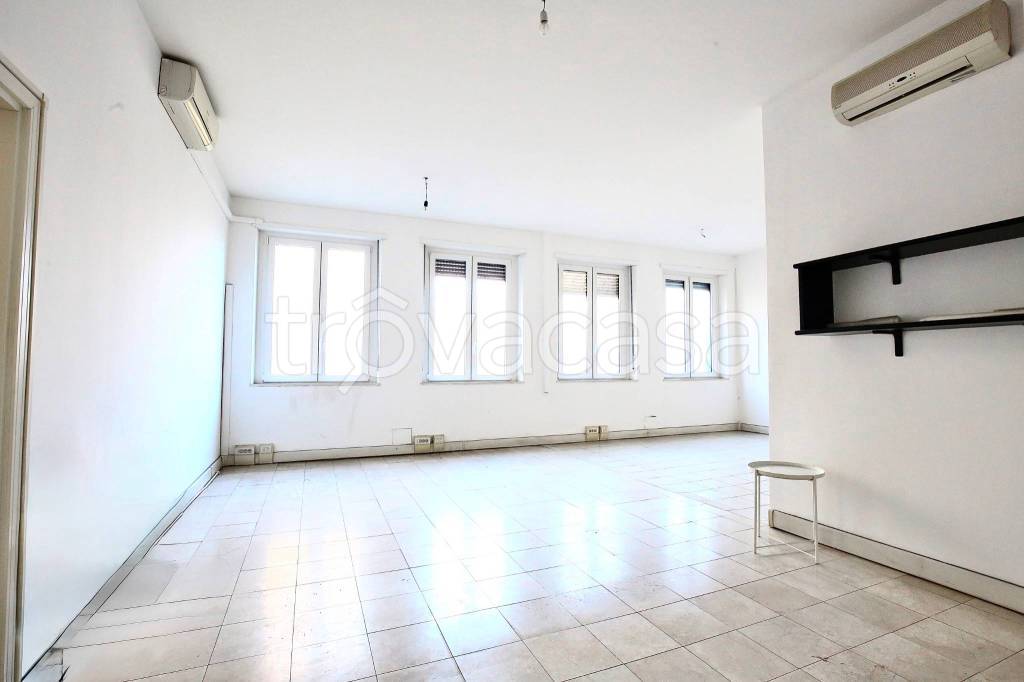 negozio in affitto a Milano in zona Cadorna