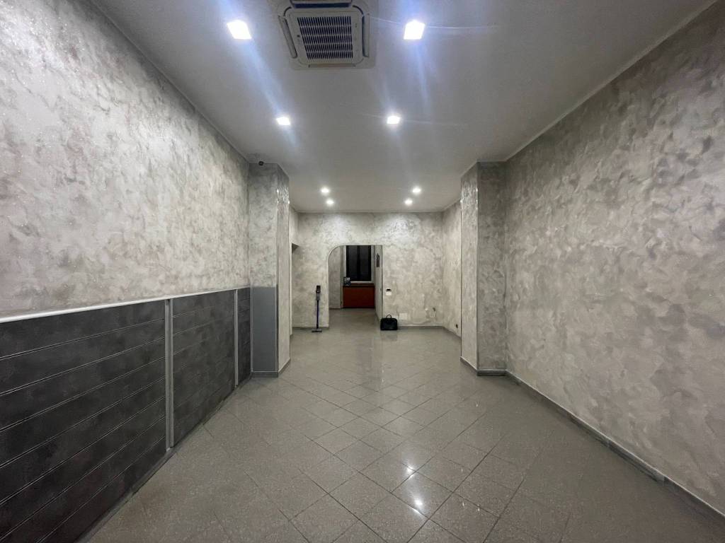 negozio in affitto a Milano in zona Adriano