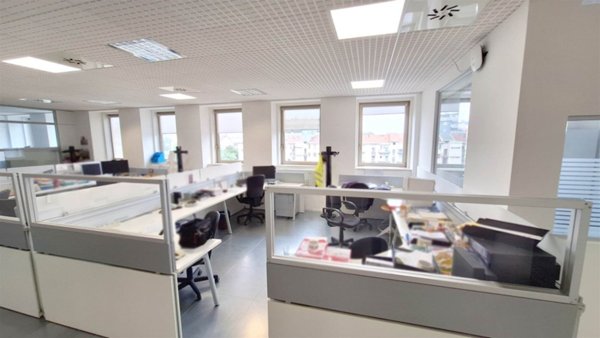 ufficio in affitto a Milano in zona Famagosta