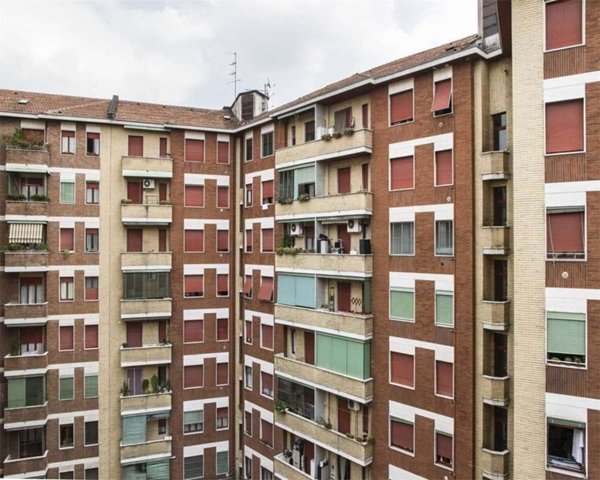 negozio in affitto a Milano in zona Lorenteggio