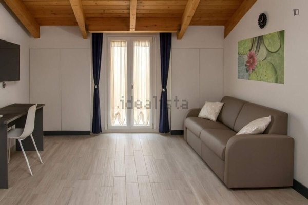 appartamento in affitto a Milano in zona Lorenteggio