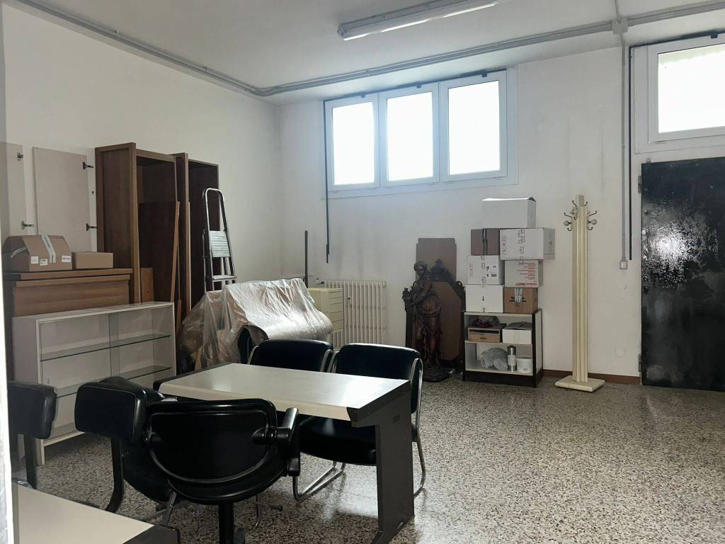 negozio in affitto a Milano in zona Vigentino