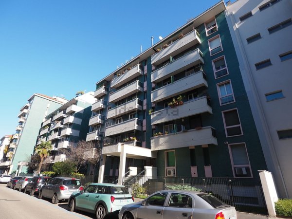 appartamento in affitto a Milano in zona Lorenteggio