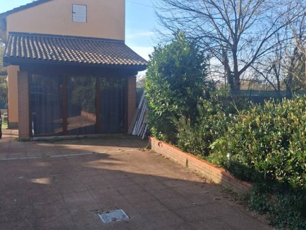 casa indipendente in affitto a Milano in zona Barona