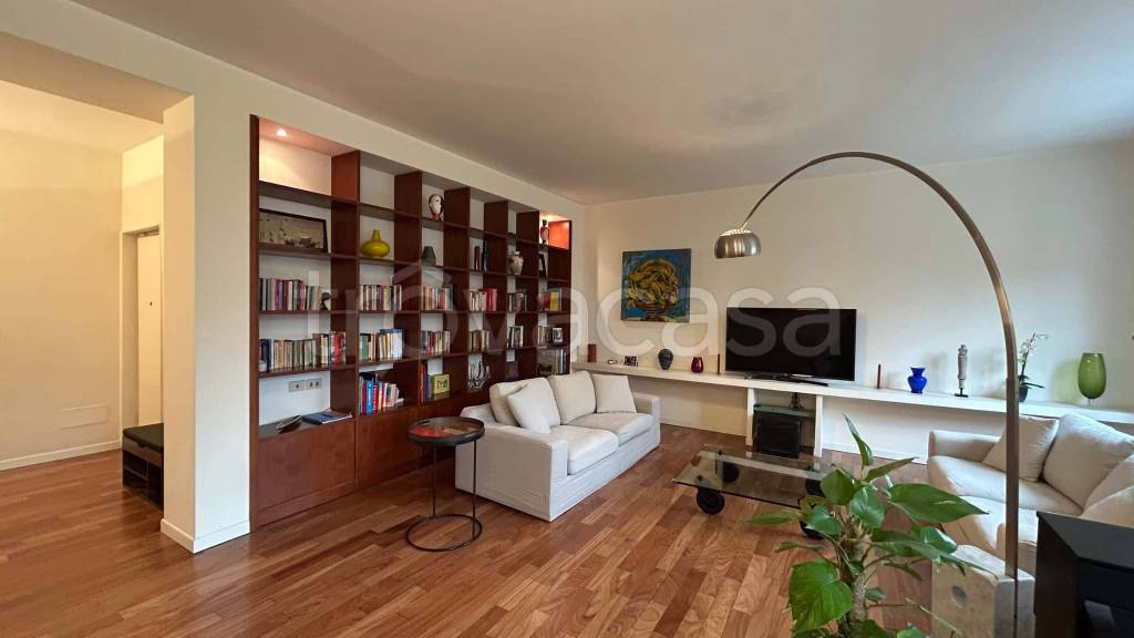 appartamento in affitto a Milano in zona Centro Direzionale