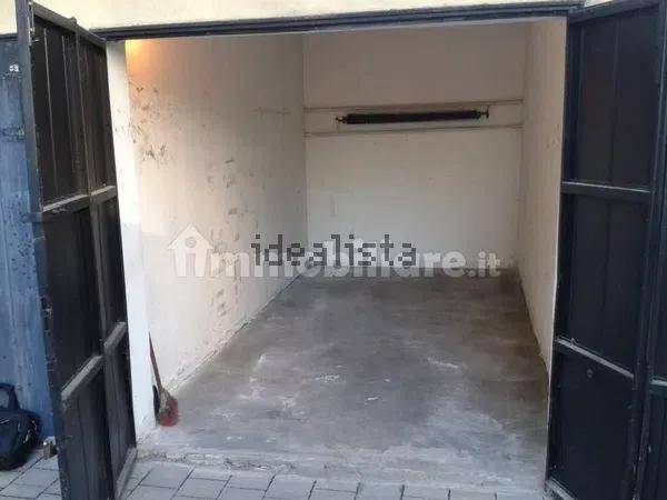 locale di sgombero in affitto a Milano in zona Corvetto