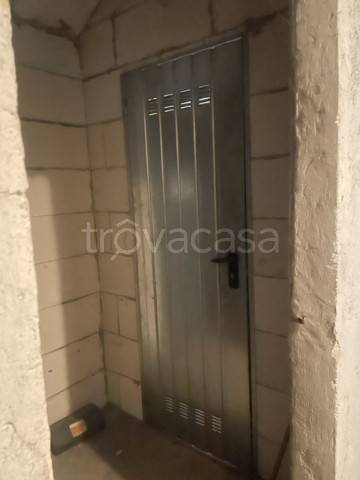 locale di sgombero in affitto a Milano in zona Cascina dei Pomi