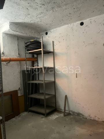 locale di sgombero in affitto a Milano in zona Cascina dei Pomi