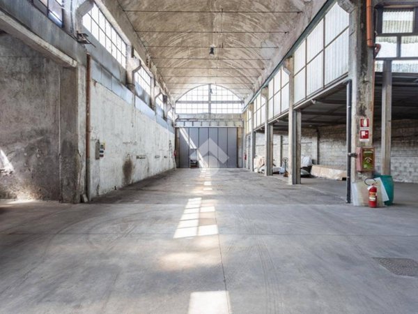 negozio in affitto a Milano in zona Affori