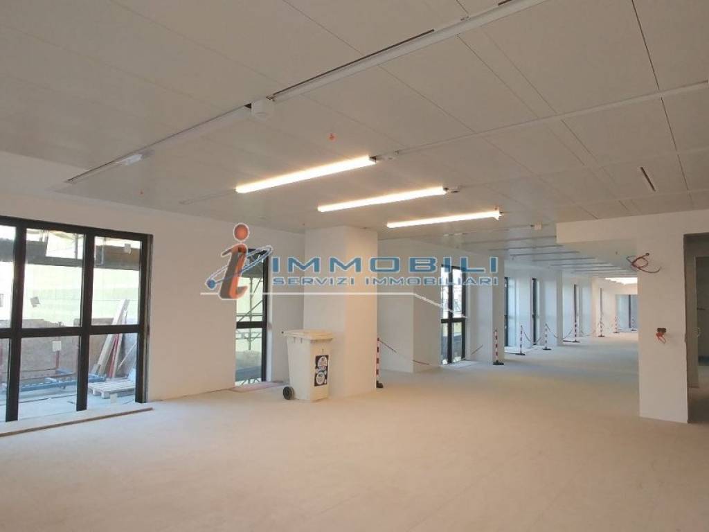 negozio in affitto a Milano