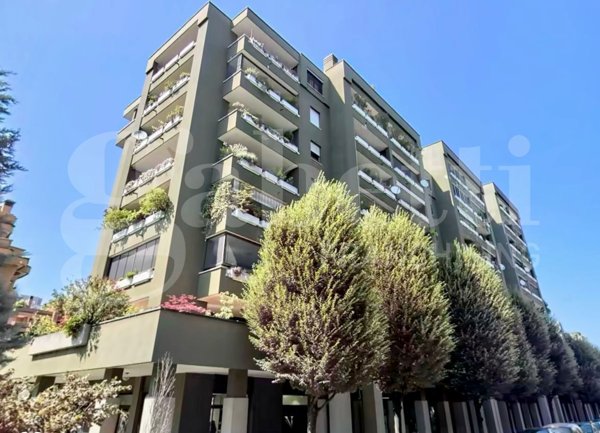 negozio in affitto a Milano in zona Gratosoglio