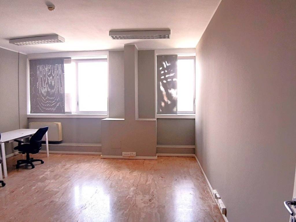 ufficio in affitto a Milano in zona Famagosta