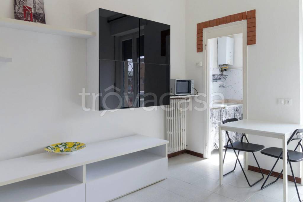 appartamento in affitto a Milano in zona Lorenteggio