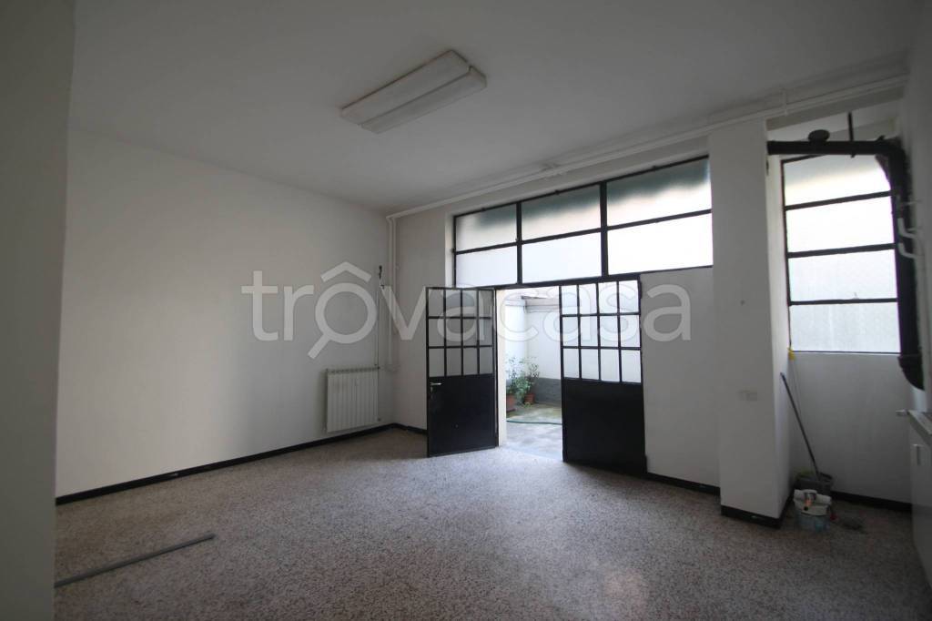 negozio in affitto a Milano in zona San Siro