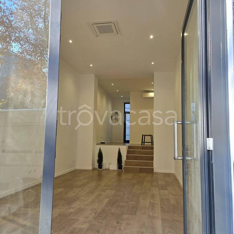 negozio in affitto a Milano