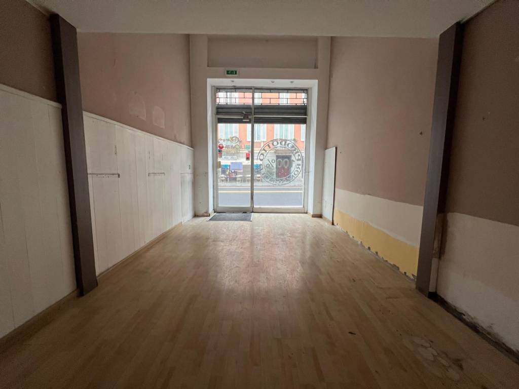 negozio in affitto a Milano