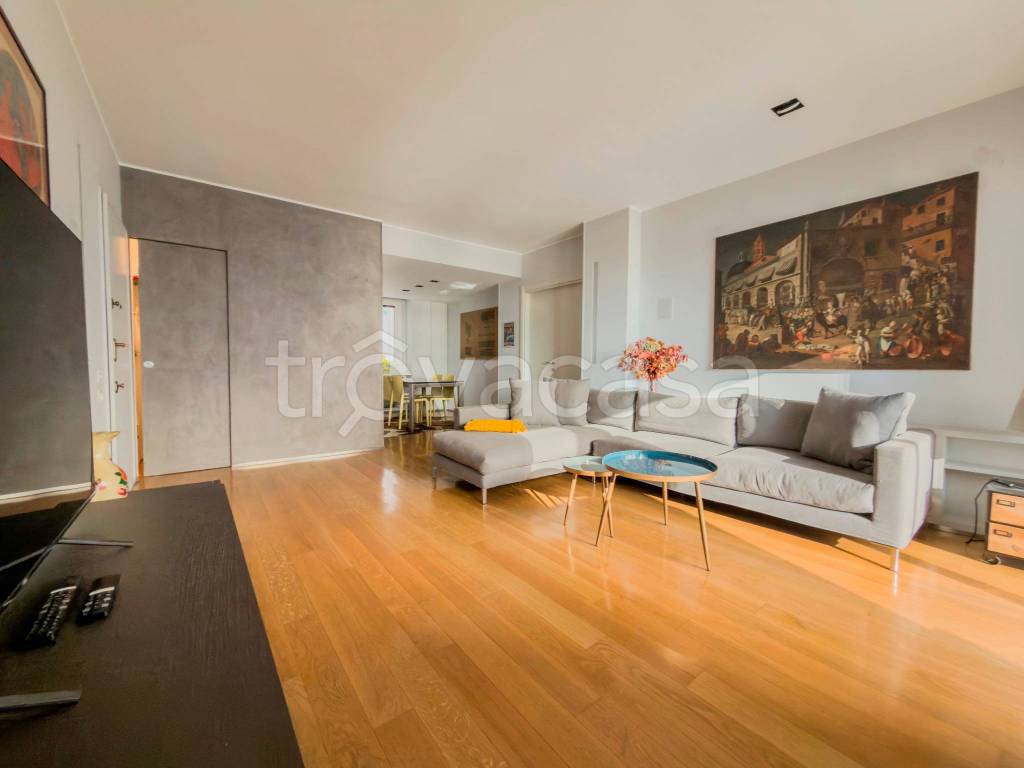 appartamento in affitto a Milano in zona Porta Nuova