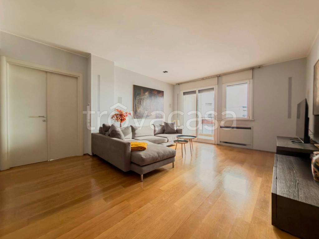 appartamento in affitto a Milano in zona Porta Nuova