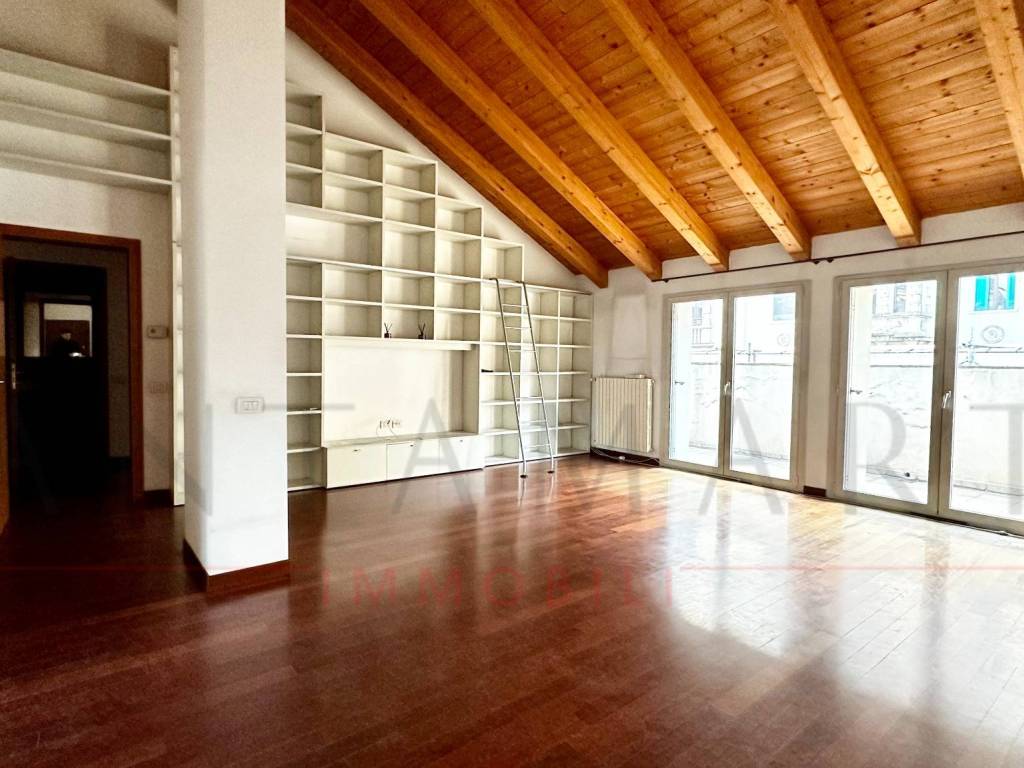 appartamento in affitto a Milano in zona Guastalla