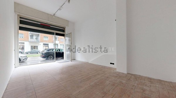 locale commerciale in affitto a Milano