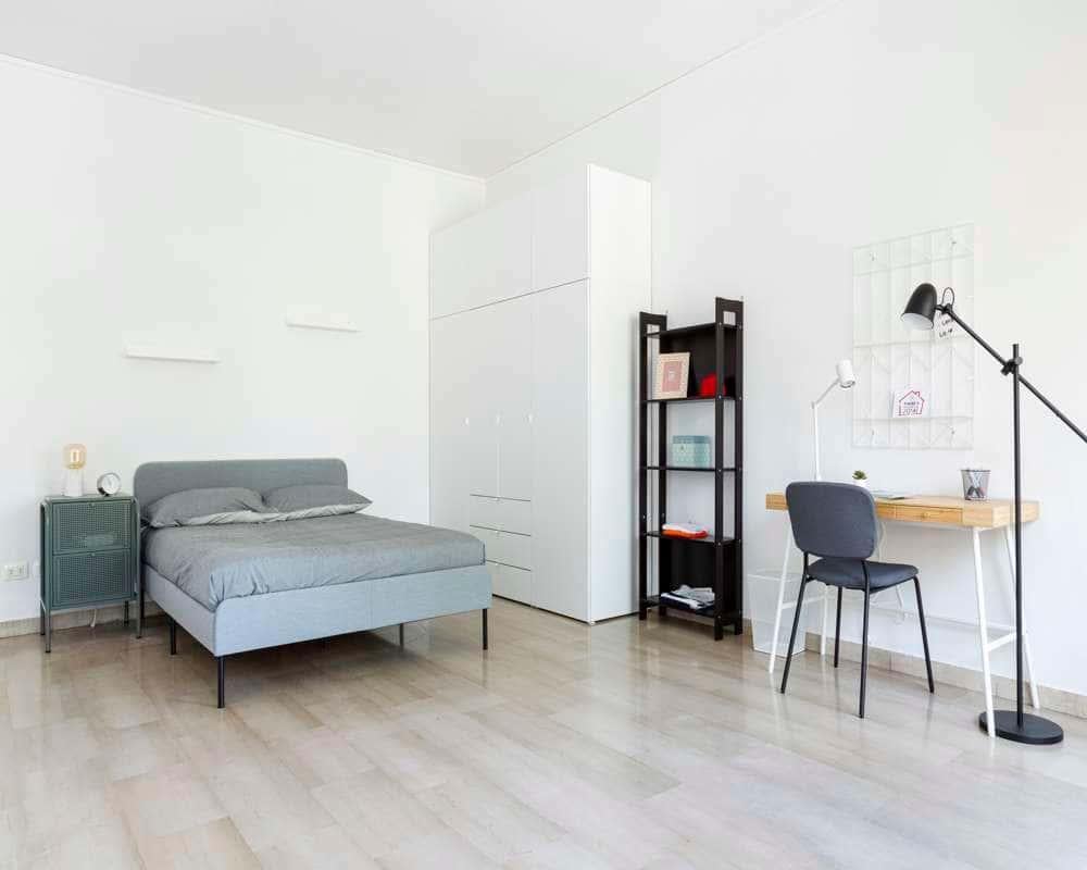 negozio in affitto a Milano in zona Morivione