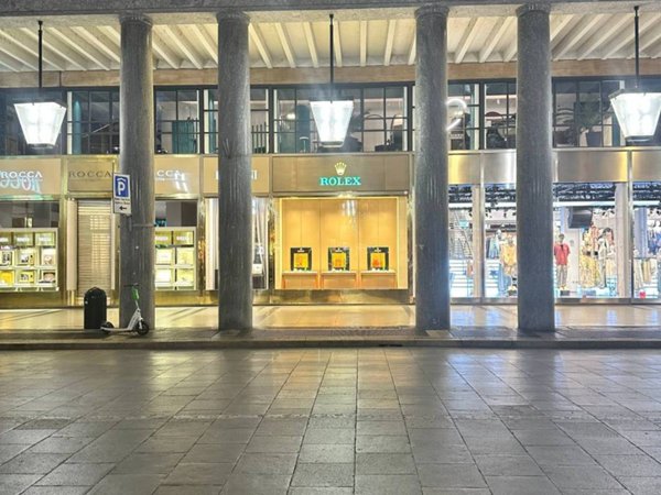 negozio in affitto a Milano