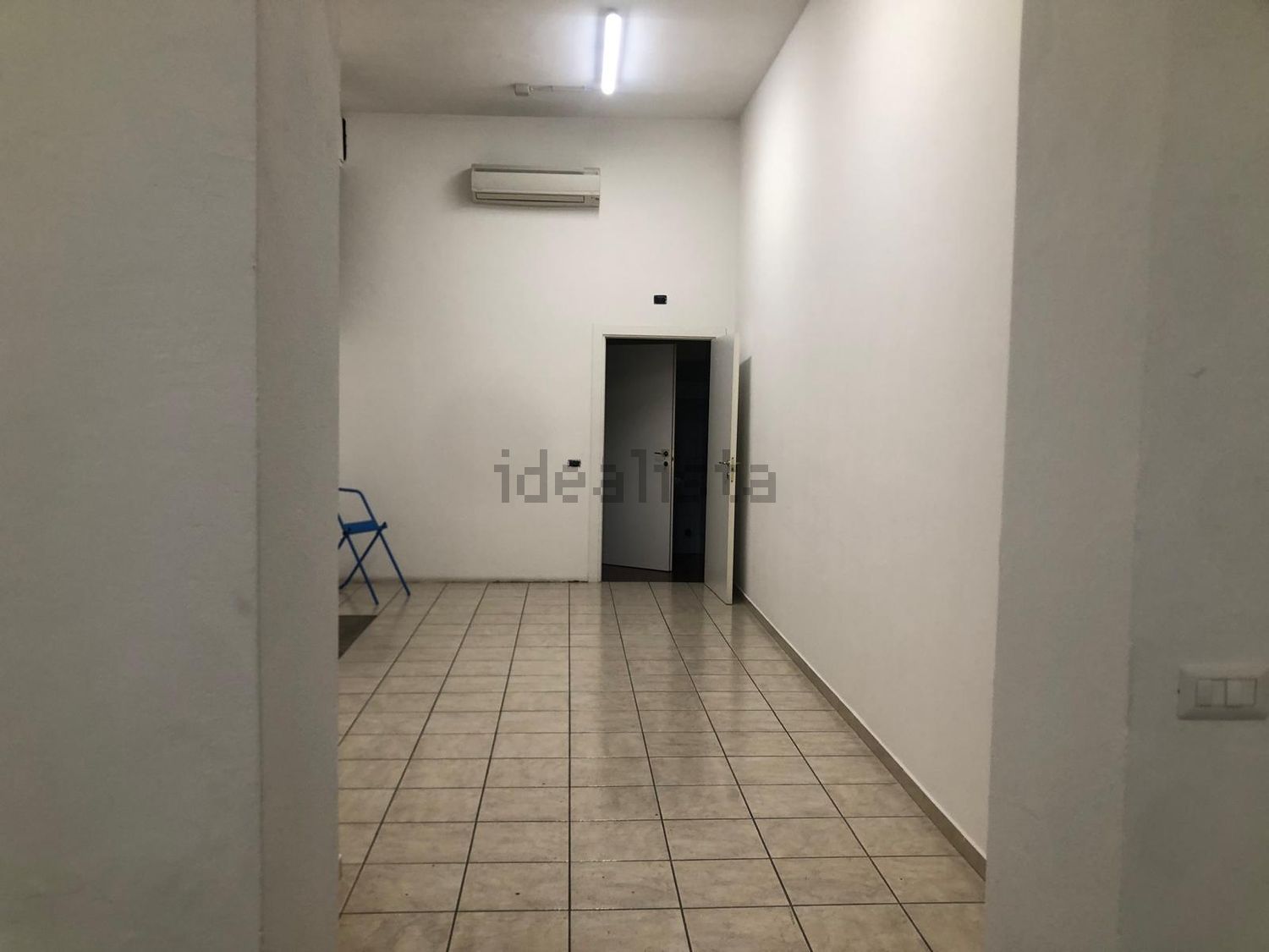 negozio in affitto a Milano in zona Centro Direzionale