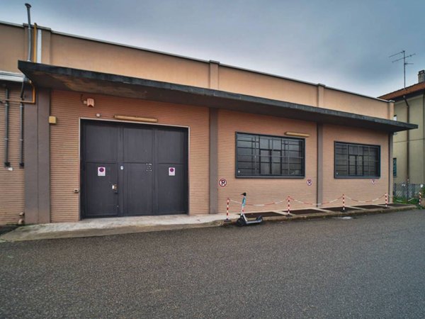 locale commerciale in affitto a Milano in zona Lambrate