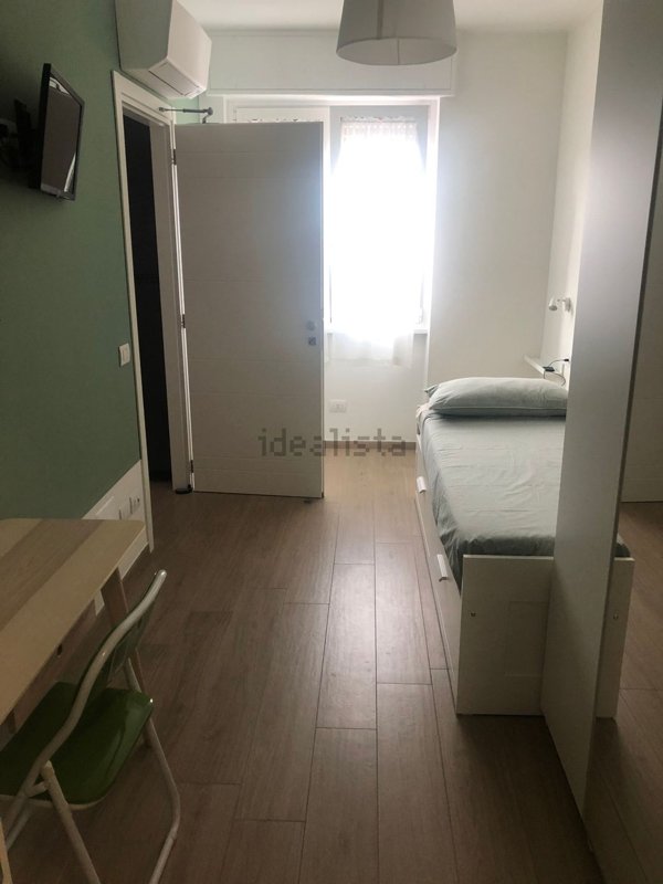 negozio in affitto a Milano in zona Baggio