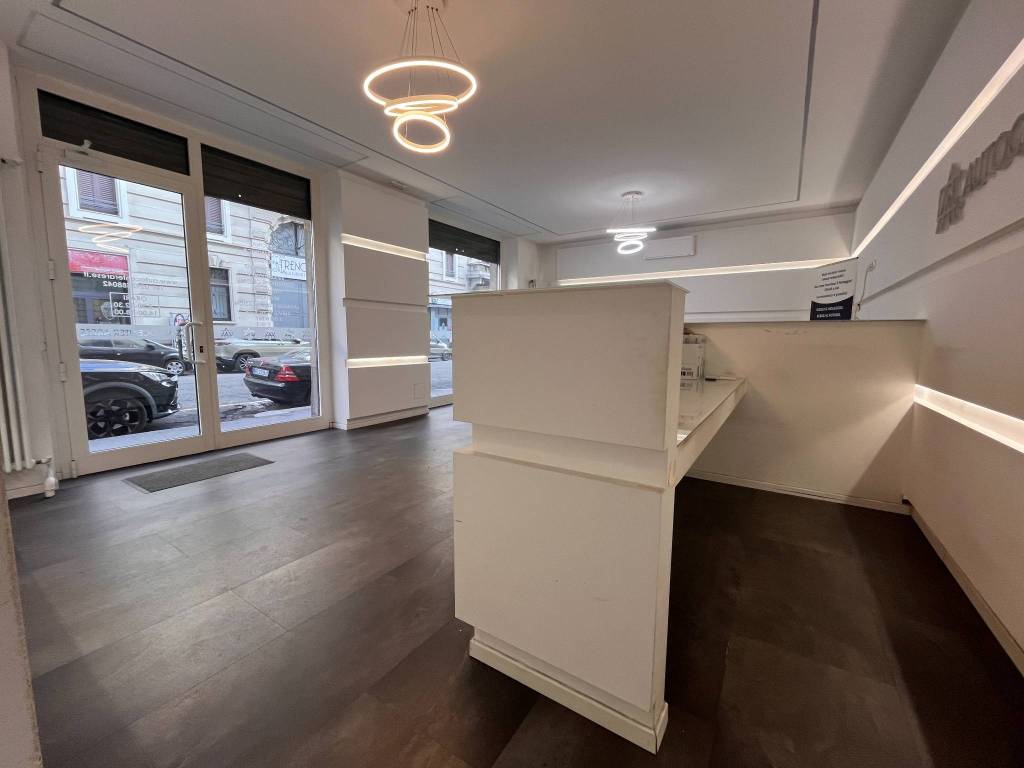 negozio in affitto a Milano in zona Centro Direzionale