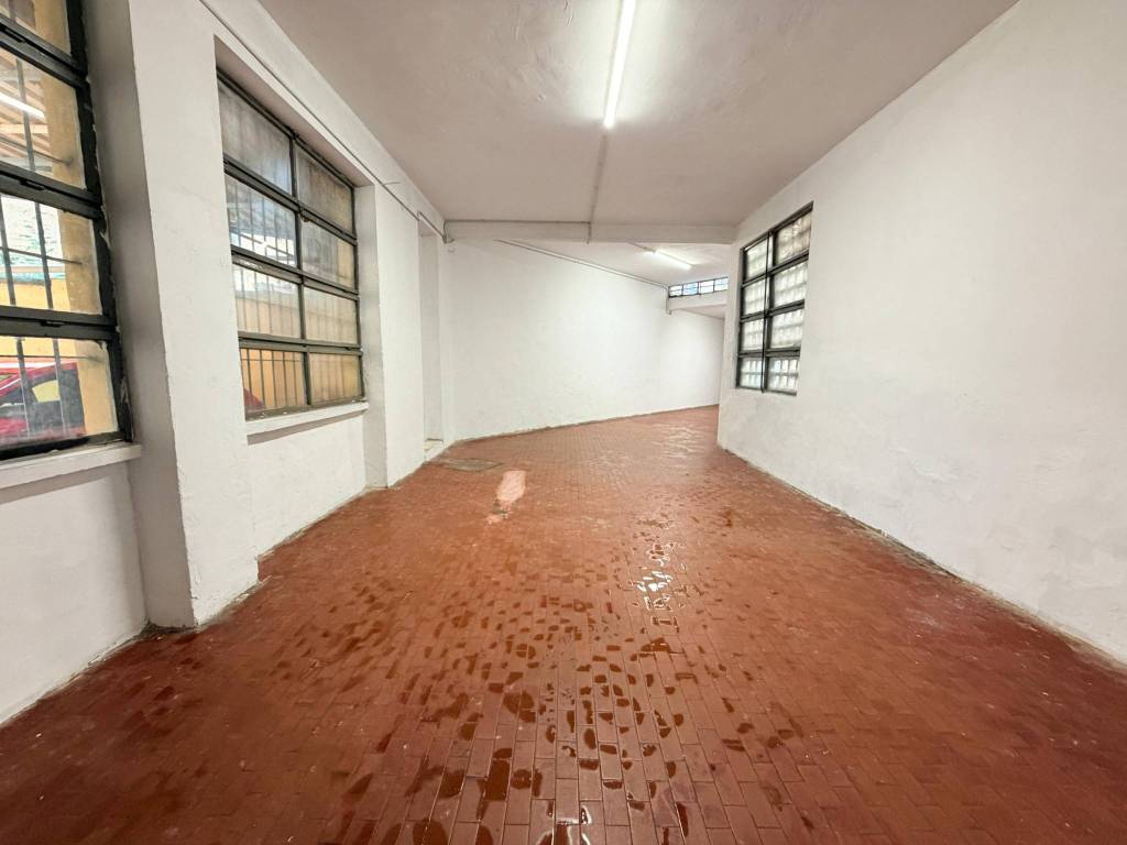 locale commerciale in affitto a Milano in zona Piazzale Lodi