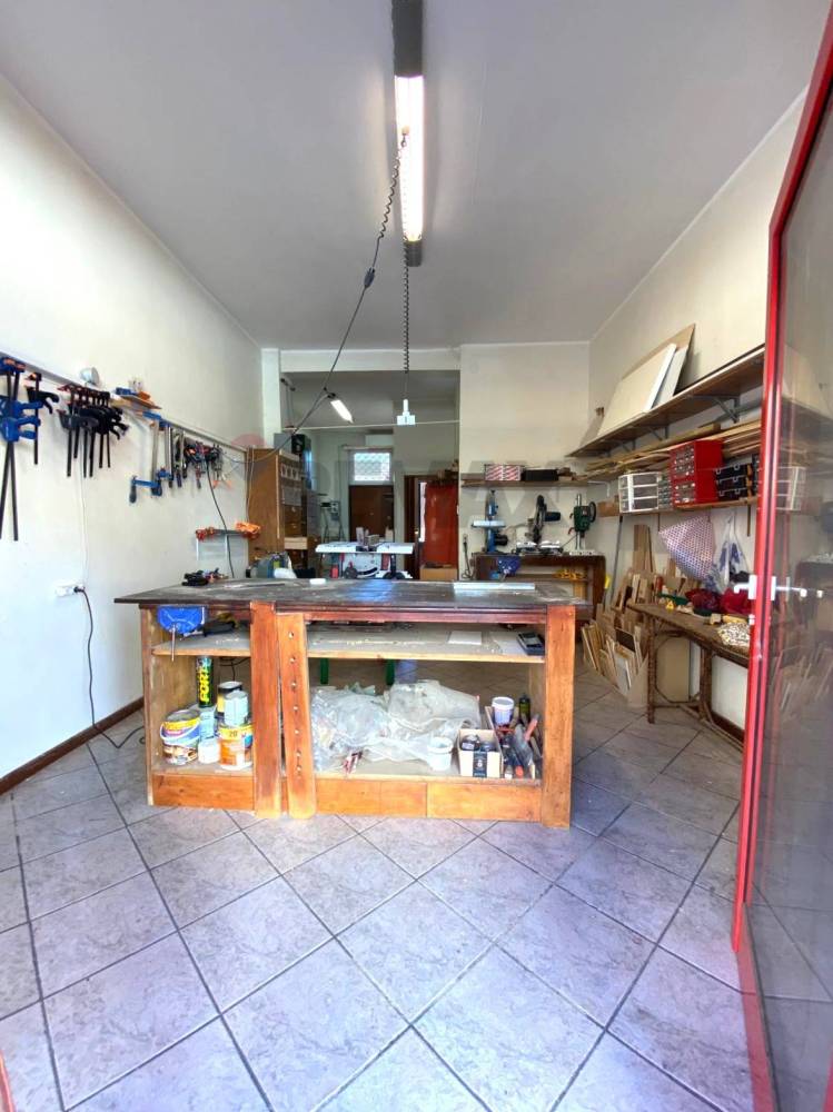 locale commerciale in affitto a Milano in zona Ponte Lambro