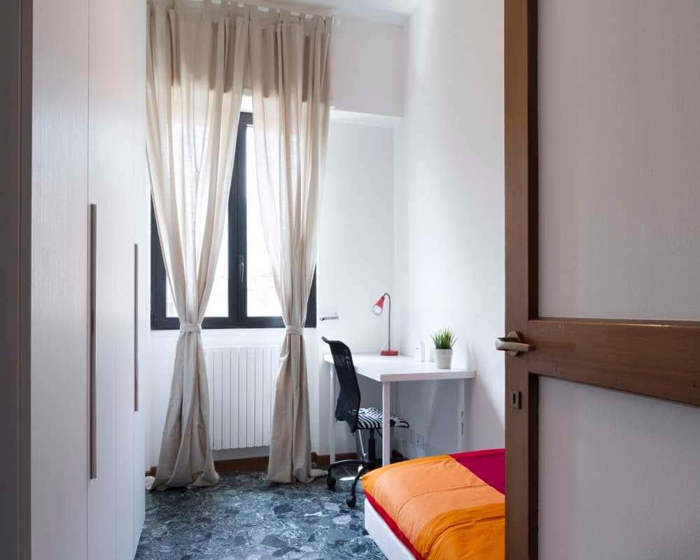 negozio in affitto a Milano in zona Isola