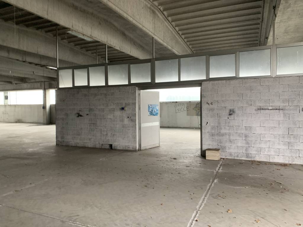 locale commerciale in affitto a Milano in zona Forlanini