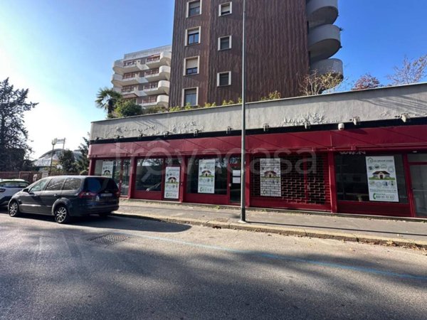 negozio in affitto a Milano