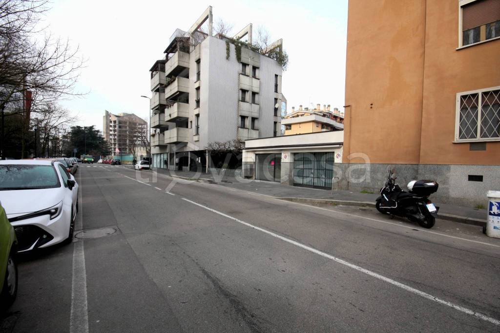 negozio in affitto a Milano in zona Vigentino