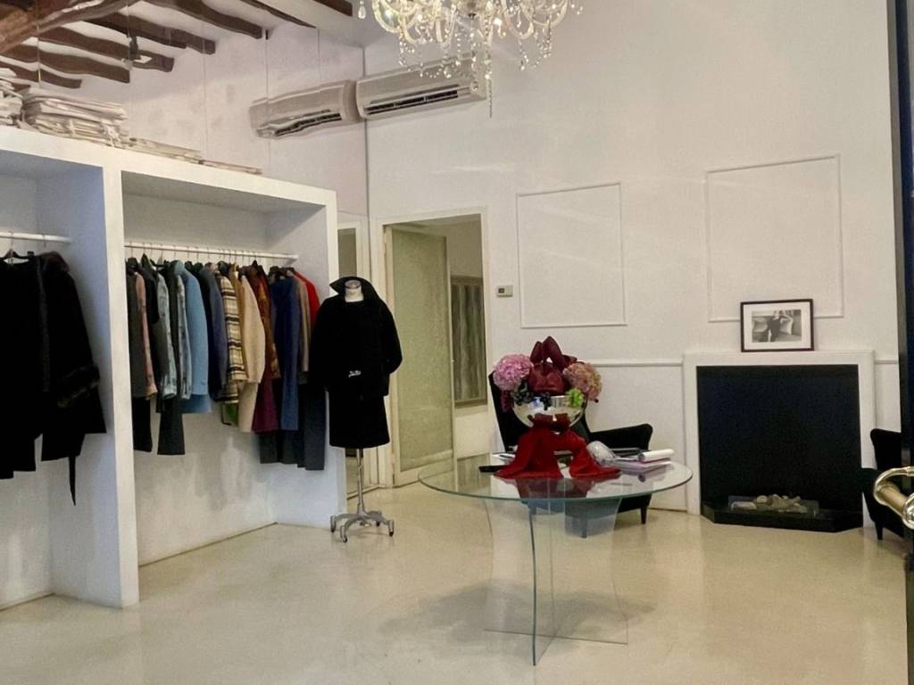 negozio in affitto a Milano