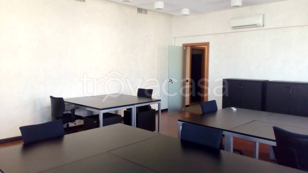 ufficio in affitto a Milano in zona Centro Direzionale