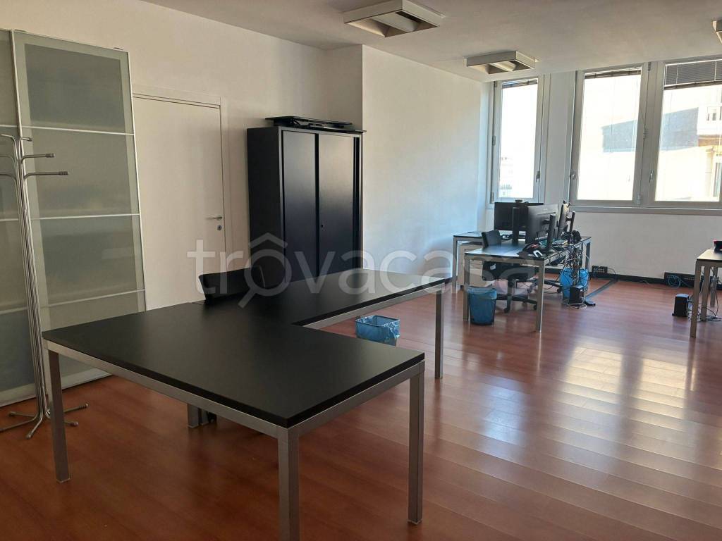 ufficio in affitto a Milano in zona Centro Direzionale