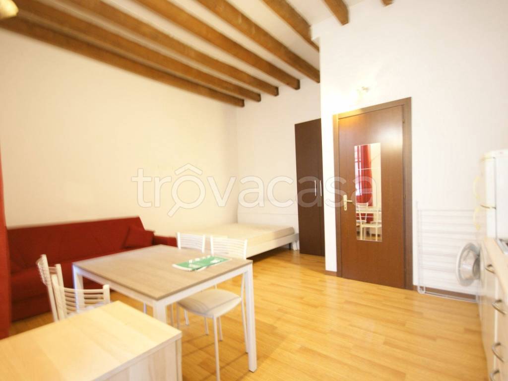 appartamento in affitto a Milano in zona Bocconi