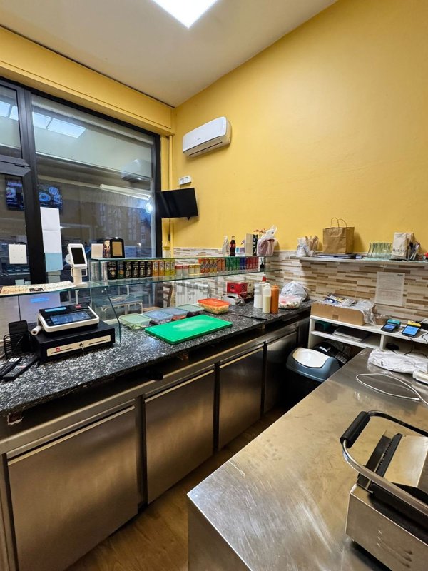 negozio in affitto a Milano in zona Lorenteggio